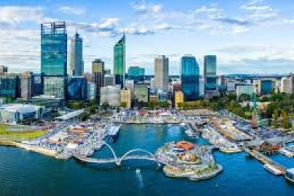 In The City Perth 1B1B Pool And Nice View ภายนอก รูปภาพ