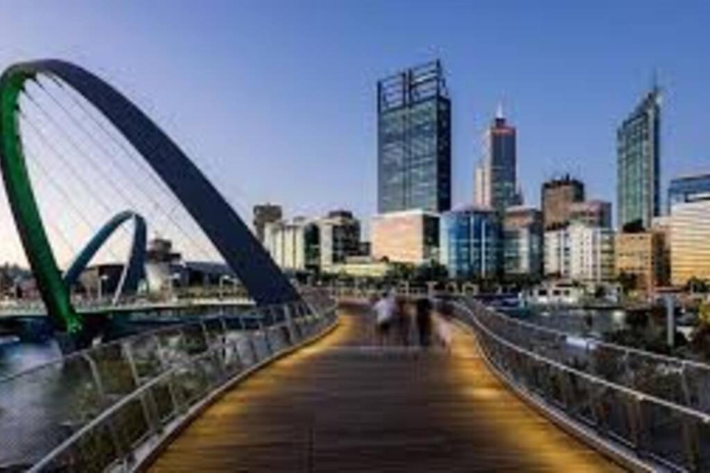 In The City Perth 1B1B Pool And Nice View ภายนอก รูปภาพ