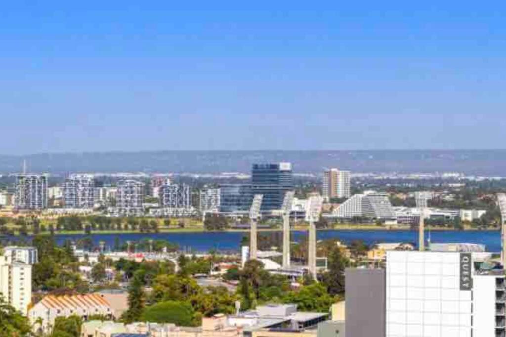 In The City Perth 1B1B Pool And Nice View ภายนอก รูปภาพ