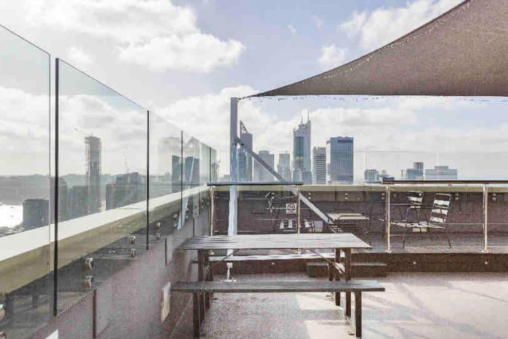 In The City Perth 1B1B Pool And Nice View ภายนอก รูปภาพ